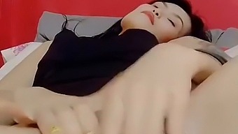 Thaitwentybabe'S Foot Fetish And Fucking: How Long Will You Last?