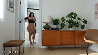 Ma Coloc Roxanne Roselle Gère Tout Ce Que Je Lui Balance.